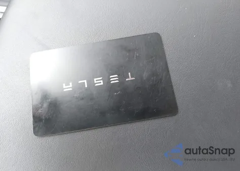 2024 Tesla Model Y Long Range Dual Motor All-Wheel Drive/Rwd z USA, uszkodzony, nr VIN 7SAYGDED3RF019239